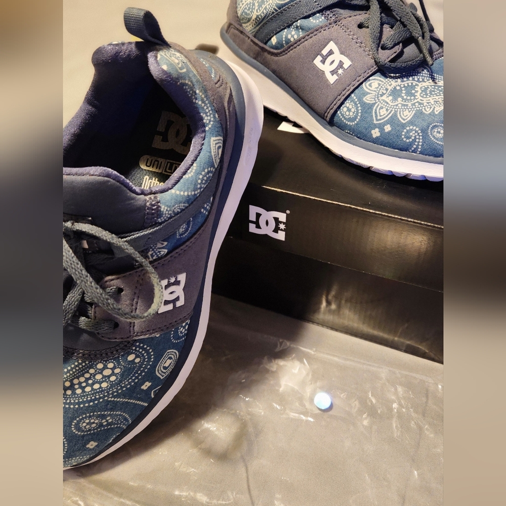 Women's DC Heathrow Sneaker - Blue/White Paisley Pattern